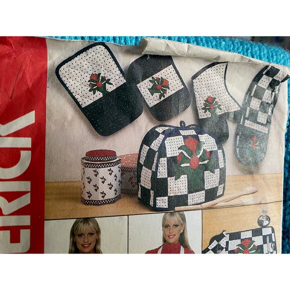 Butterick Sewing pattern 4147 Apron toaster cozy place mat - Picture 4 of 8